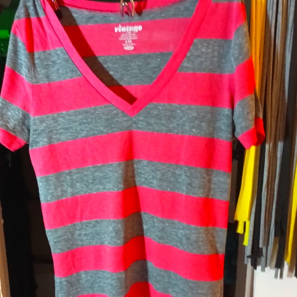 Woman's Small Vneck 'Vintage' Short sleeve Shirt